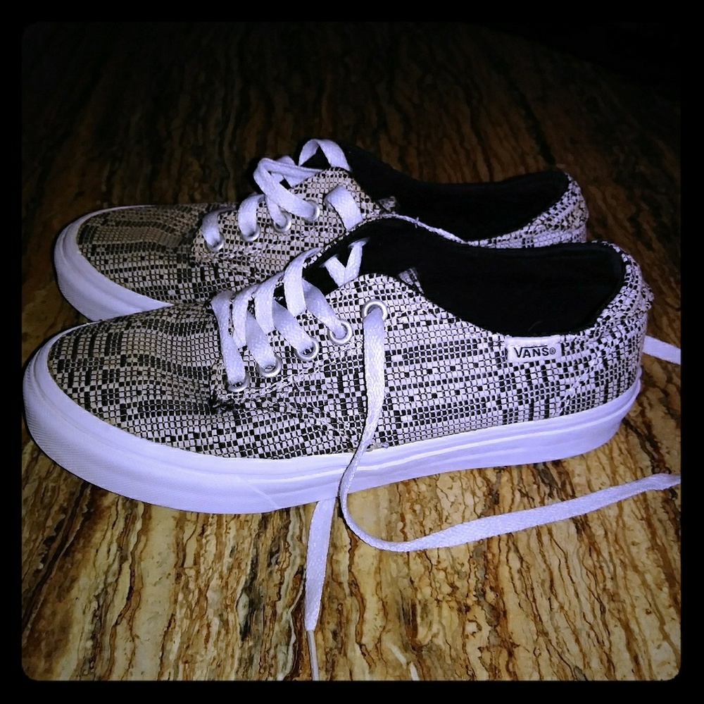 Women's size 6 Van's
